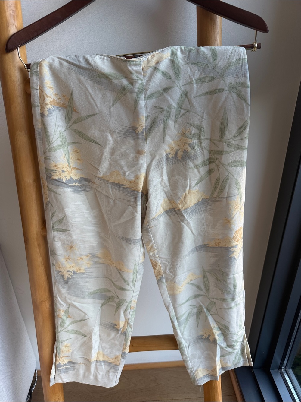 Vintage Tommy Bahama Cream Capri Pants with Green & Yellow Botanical Design